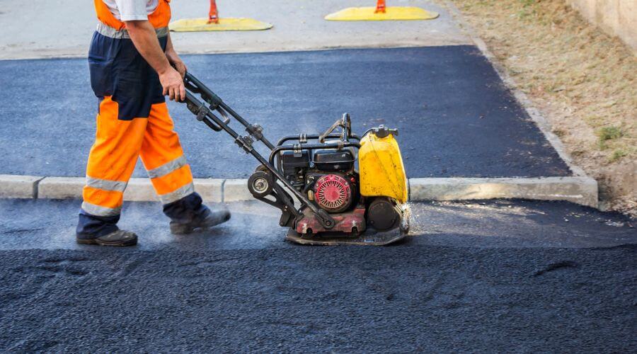 Professional gutter cleaning in Hillsdale, IL